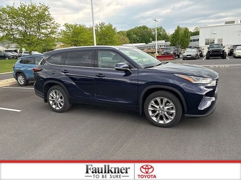 Used 2025 Toyota Highlander Limited AWD/4WD image 4