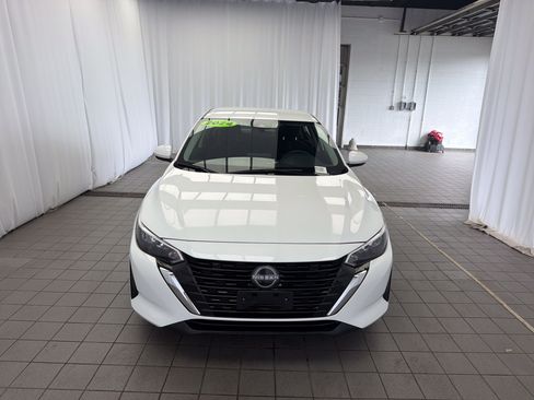 Used 2024 Nissan Sentra SV FWD image 2