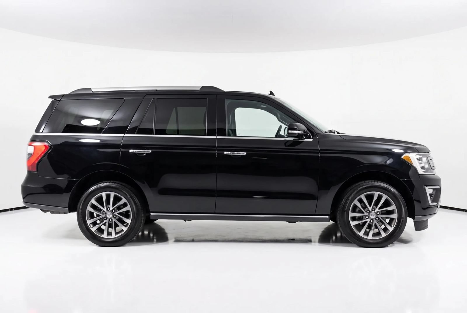 Used 2021 Ford Expedition Limited AWD/4WD image 3