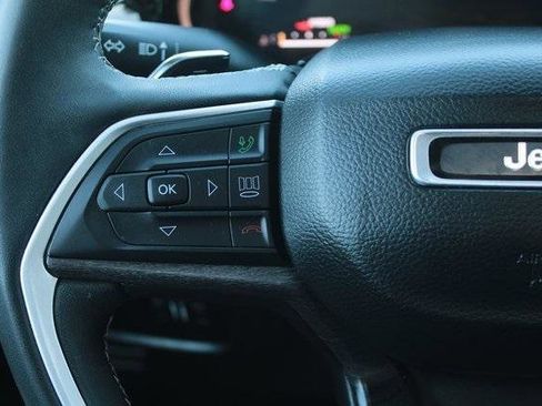 Used 2022 Jeep Grand Cherokee Limited 4xe image 15