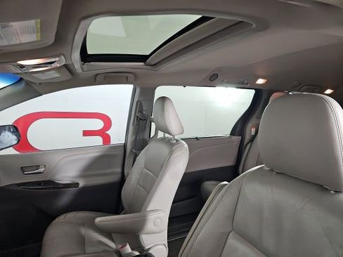 Used 2015 Toyota Sienna XLE image 14