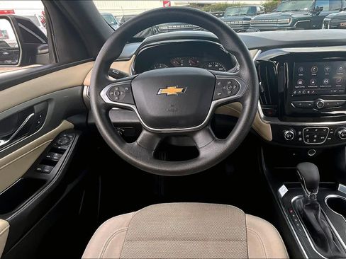 Used 2022 Chevrolet Traverse LS FWD image 6