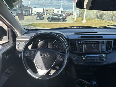 Used 2018 Toyota RAV4 XLE image 16