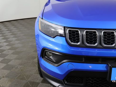 Used 2025 Jeep Compass Latitude AWD/4WD image 12