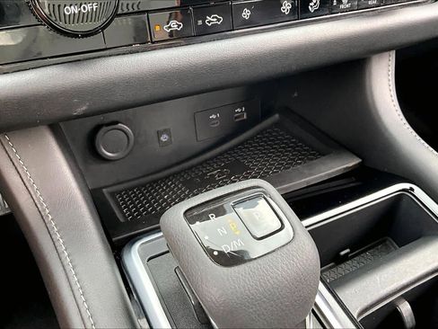 Used 2023 Nissan Pathfinder SL w/ Lighting Package (N92) FWD image 31