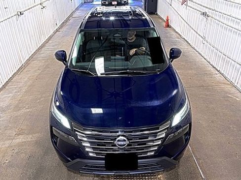 Used 2025 Nissan Rogue SV AWD/4WD image 3