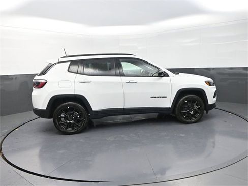 New 2026 Jeep Compass Latitude image 8
