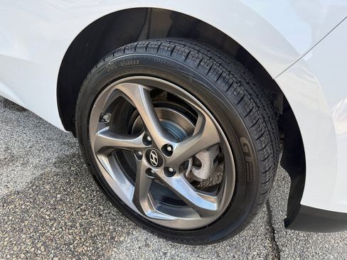 Used 2019 Hyundai Veloster 2.0 image 10