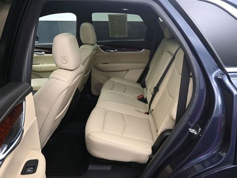 Used 2018 Cadillac XT5 Luxury w/ Driver Awareness Package AWD/4WD image 10