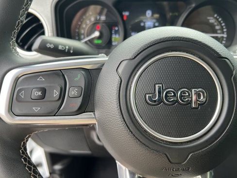 Used 2025 Jeep Wrangler Unlimited Sahara w/ Safety Group AWD/4WD image 28