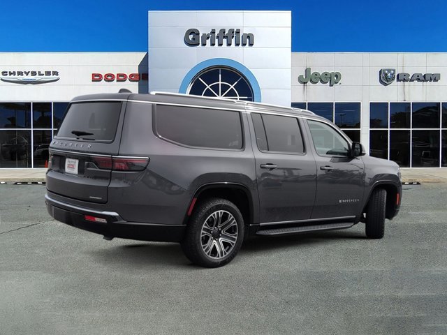 Used 2024 Jeep Wagoneer L Series II w/ Flexible Seating Group RWD image 4