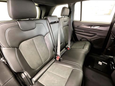 New 2025 Jeep Grand Cherokee 4WD image 10