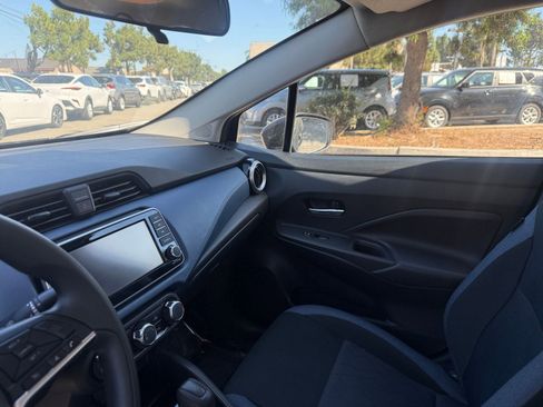 Used 2025 Nissan Versa SV image 31