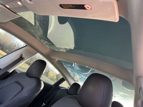 Used 2023 Tesla Model 3 Performance image 19
