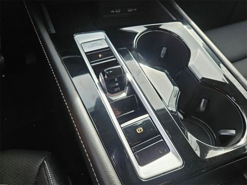 Used 2025 Volkswagen Atlas SE image 29