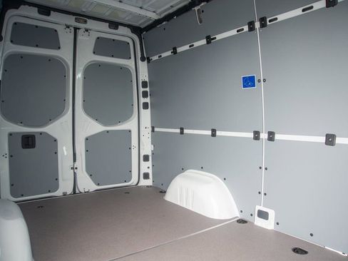 Used 2025 Mercedes-Benz Sprinter 2500 image 34