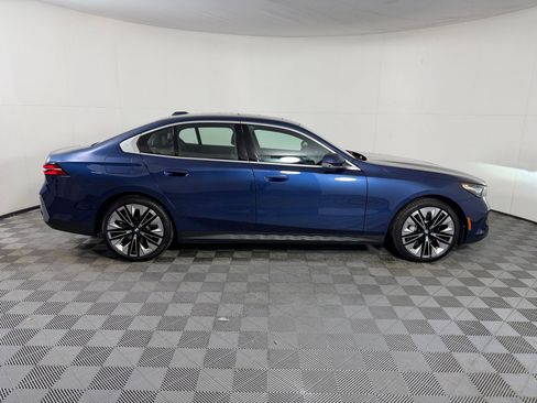 Used 2026 BMW 530i RWD image 8