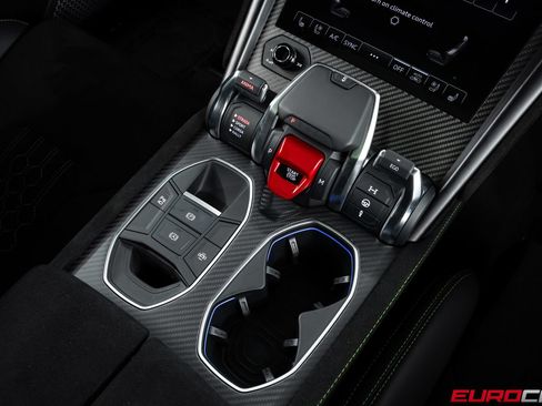 Used 2023 Lamborghini Urus Performante AWD/4WD image 40