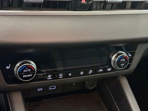 Used 2024 Mitsubishi Outlander SE image 24