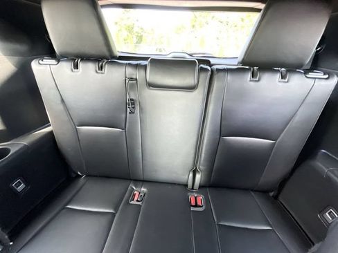 Used 2022 Toyota Highlander XSE FWD image 17
