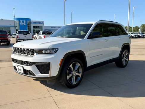 Used 2026 Jeep Grand Cherokee Limited RWD image 3