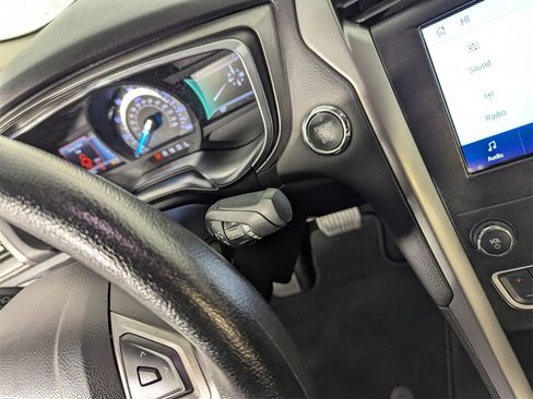 Used 2020 Ford Fusion SE image 24