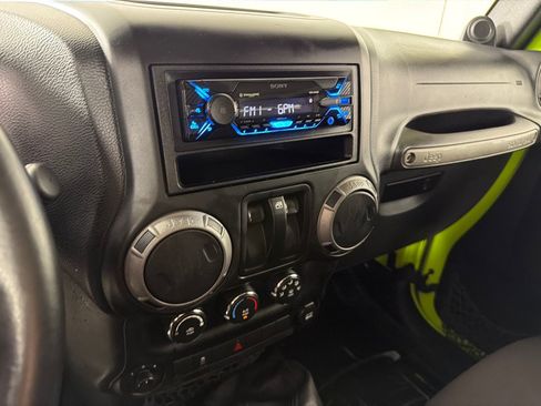 Used 2013 Jeep Wrangler Sport AWD/4WD image 15