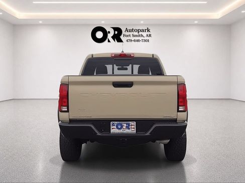 Used 2024 Chevrolet Colorado ZR2 w/ Technology Package AWD/4WD image 21