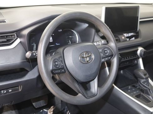 Used 2024 Toyota RAV4 LE FWD image 6