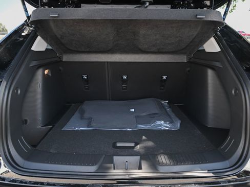 New 2026 Chevrolet Trax LT w/ LPO, Blackout Package FWD image 31