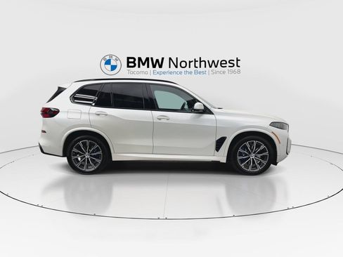 Used 2024 BMW X5 xDrive40i w/ M Sport Package AWD/4WD image 5