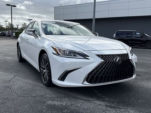 Used 2025 Lexus ES 350 w/ Premium Package image 12