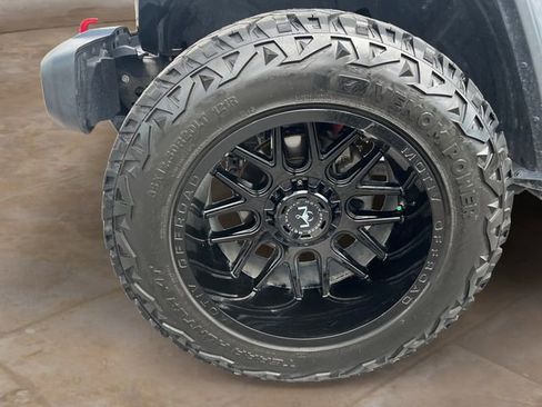 Used 2018 Jeep Wrangler Unlimited Rubicon w/ Safety Group AWD/4WD image 14