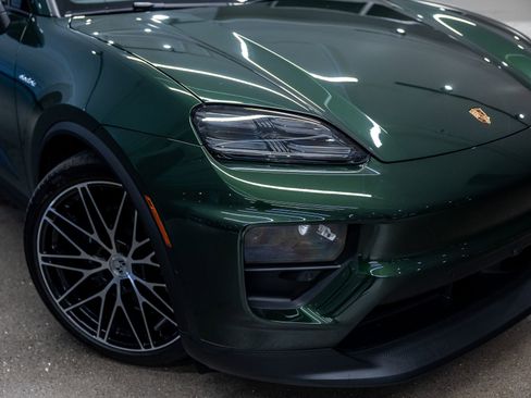 Certified 2025 Porsche Macan Electric RWD image 16