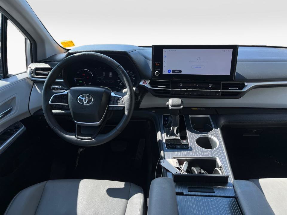 Used 2025 Toyota Sienna XLE FWD image 21