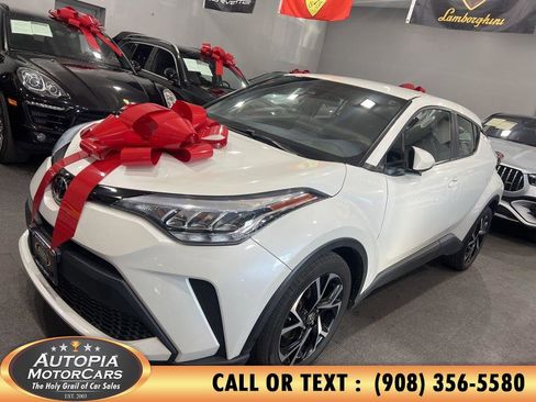 Used 2021 Toyota C-HR XLE image 2