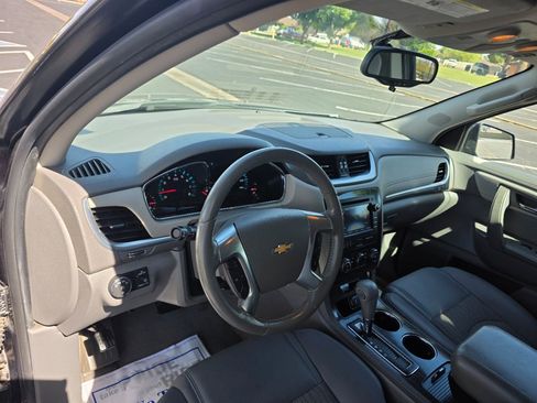 Used 2017 Chevrolet Traverse LT FWD image 12
