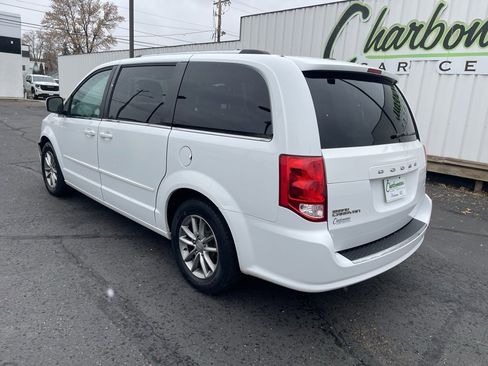 Used 2015 Dodge Grand Caravan SXT image 3