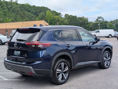 Used 2025 Nissan Rogue SL w/ Tech Package AWD/4WD image 9