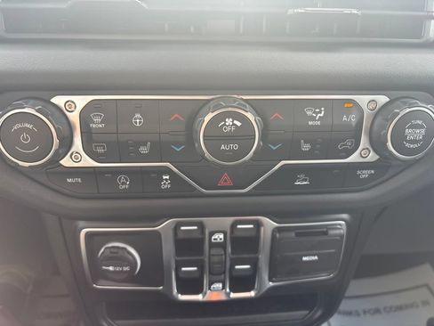 Used 2024 Jeep Wrangler Unlimited Sahara AWD/4WD image 12