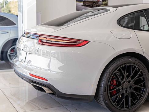 Used 2019 Porsche Panamera image 12