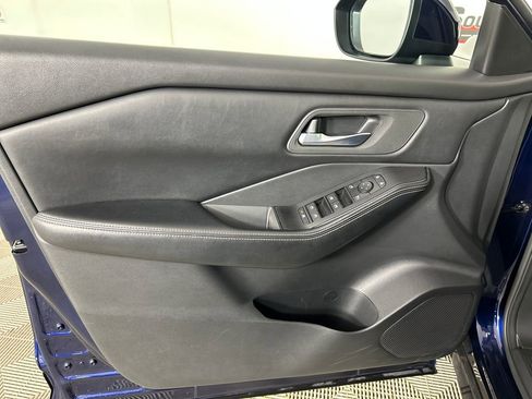 Used 2024 Nissan Rogue SV FWD image 11