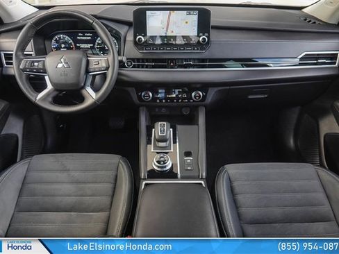 Used 2023 Mitsubishi Outlander SE image 19