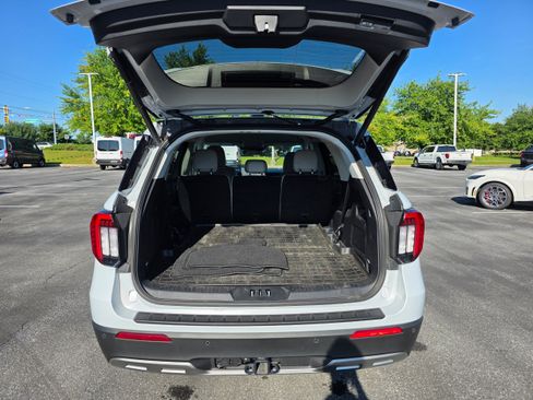 Used 2025 Ford Explorer Active w/ Active Comfort Package AWD/4WD image 9