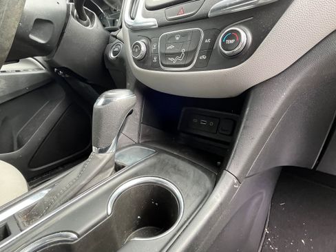 Used 2020 Chevrolet Equinox LS w/ LS Convenience Package FWD image 13