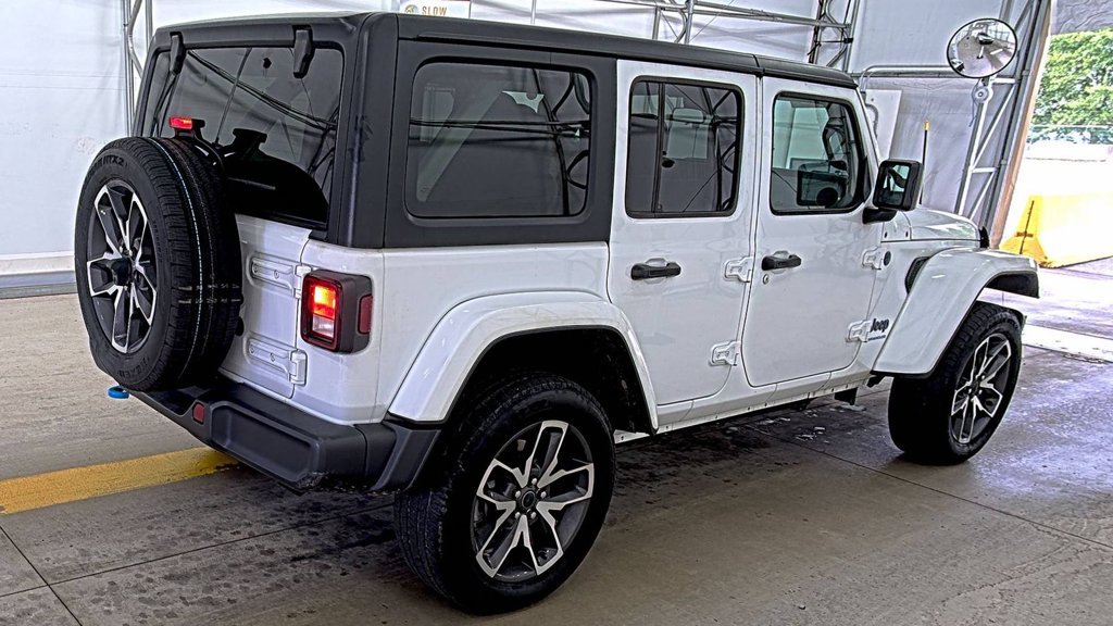 Used 2024 Jeep Wrangler Unlimited w/ Convenience Group AWD/4WD image 2
