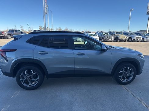 New 2026 Chevrolet Trax LT image 6