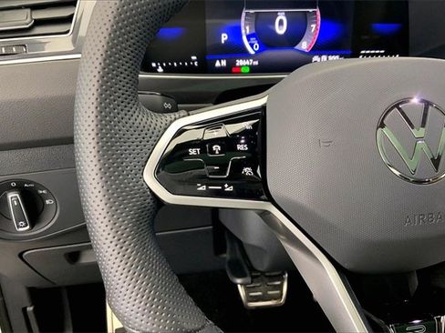 Used 2024 Volkswagen Tiguan SE R-Line image 18