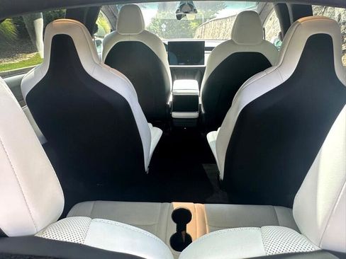 Used 2022 Tesla Model X image 62