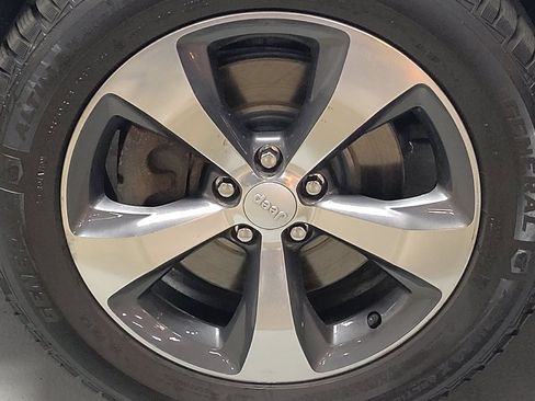 Used 2019 Jeep Cherokee Limited AWD/4WD image 31